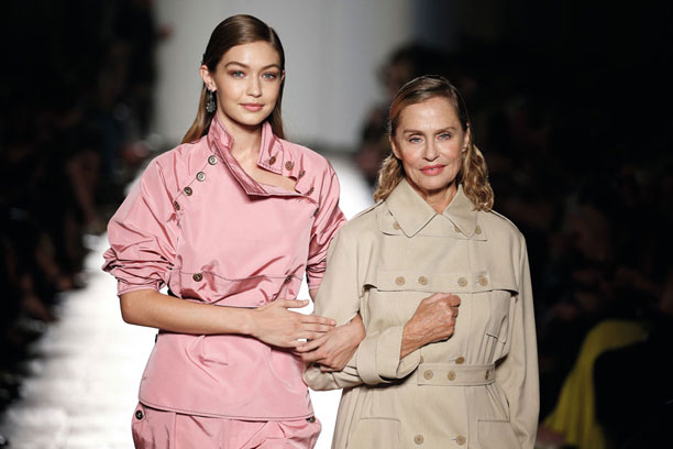 Gigi Hadid og Lauren Hutton i front for Bottega Venetas 50 års jubilæum