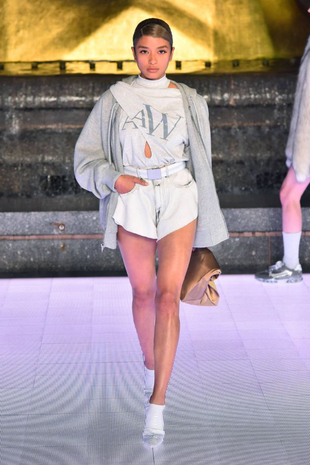 alexander-wang-aerede-designerkollegaer-og-kvinderettigheder-ved-spring-2020-show-se-alle-looks-her-2-elle-dk.jpg