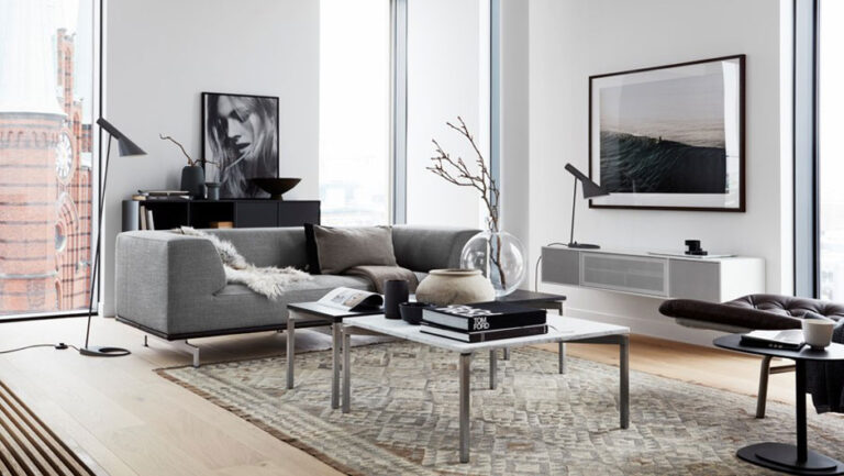 Dansk design i betagende svensk lejlighed