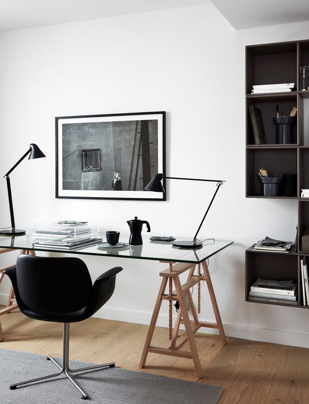 Dansk design i betagende svensk lejlighed