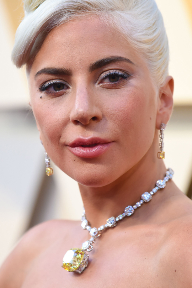 lady-gaga-gul-tiffany-diamant-oscars-2019-elle-dk-2.jpg