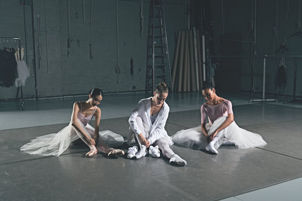 Drøm dig til en plads på scenen med PUMAs nye ballet-inspirerede ”Swan Pack” kollektion