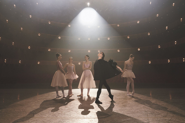 Drøm dig til en plads på scenen med PUMAs nye ballet-inspirerede ”Swan Pack” kollektion