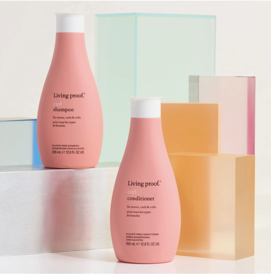 Bedste fugtgivende produkter til krøllet hår: Curl Shampoo + Conditioner fra Living Proof