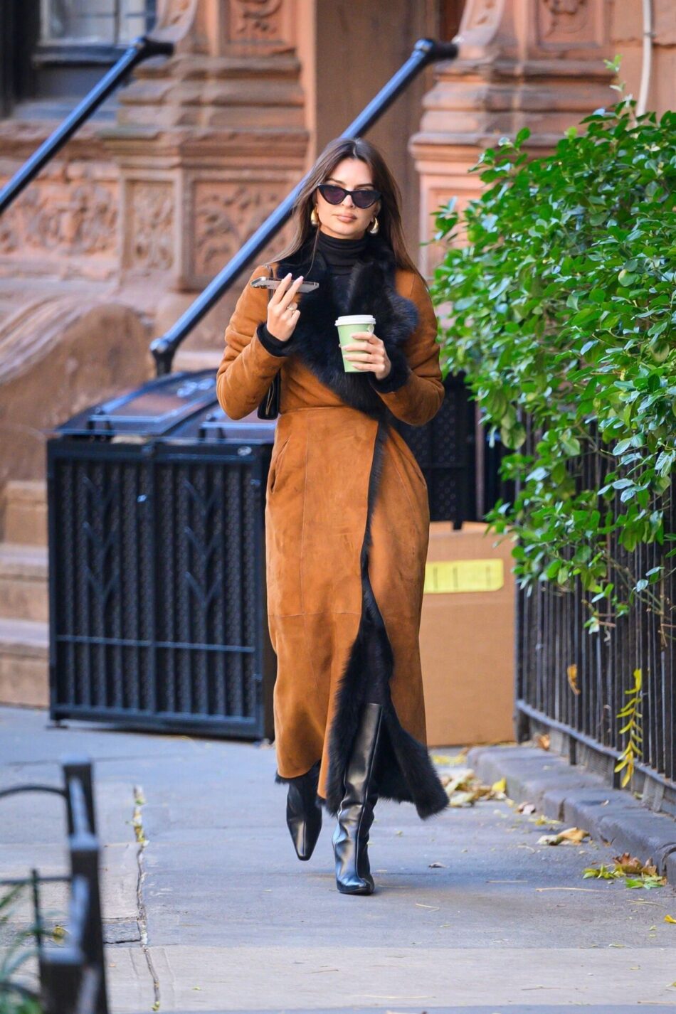 New York, NY - Emily Ratajkowski stuns in a brown coat paired with black boots as she steps out for coffee in NYC. Pictured: Emily Ratajkowski BACKGRID USA 15 NOVEMBER 2023 BYLINE MUST READ: Diamond / BACKGRID USA: +1 310 798 9111 / usasales@backgrid.com UK: +44 208 344 2007 / uksales@backgrid.com *UK Clients - Pictures Containing Children Please Pixelate Face Prior To Publication*