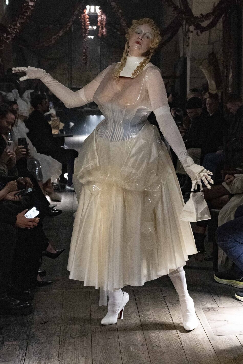 Gwendoline Christie - Défilé de mode Haute-Couture printemps-été 2024 "Maison Margiela" lors de la fashion week de Paris. Le 25 janvier 2024 S/S 2024 Haute-Couture "Maison Margiela" during the Paris fashion week. On January 25th 2024