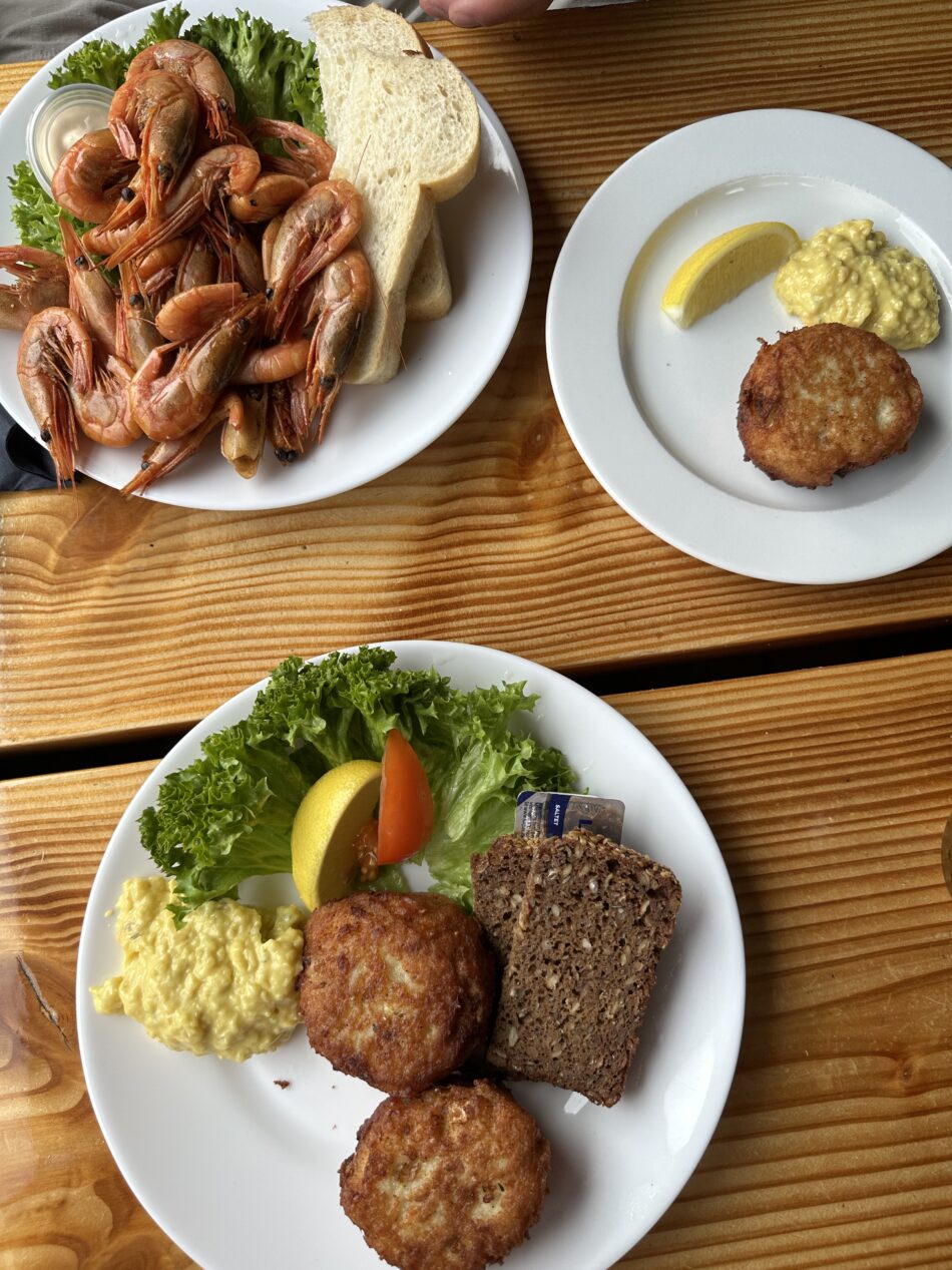 gudhjem røgeri pil selv rejer fiskefrikadeller