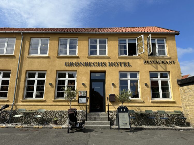 Grønbechs Hotel Allinge morgenmad gård Gæsten