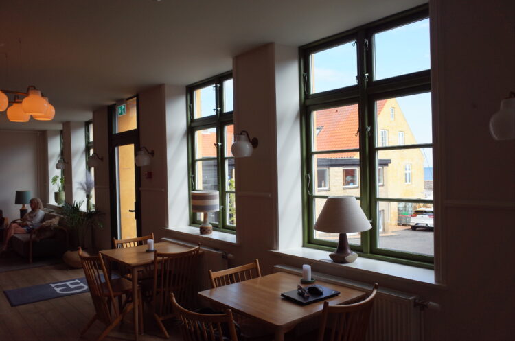 Grønbechs Hotel Allinge morgenmad gård Gæsten